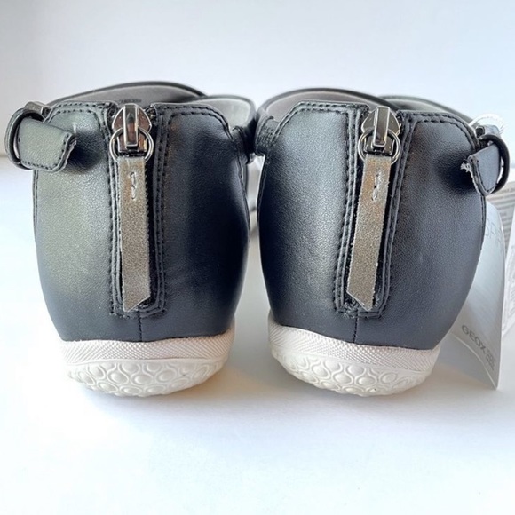 NWOT - Geox - Respira Cross Strap Sandals - Size: 9.5 - Picture 3 of 8